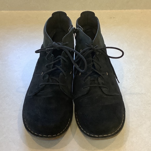 Clarks Tamantha Women’s Lace Up Suede Cushion Ankle Comfort Bootie 9.5M Black - Picture 2 of 9